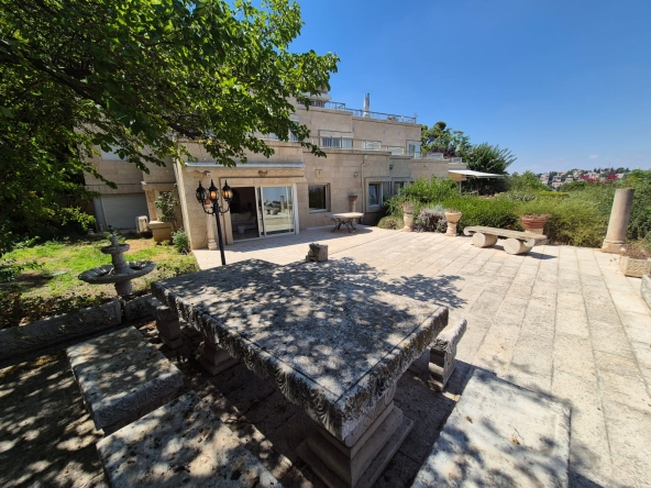 Garden Apartment in Jerusalem