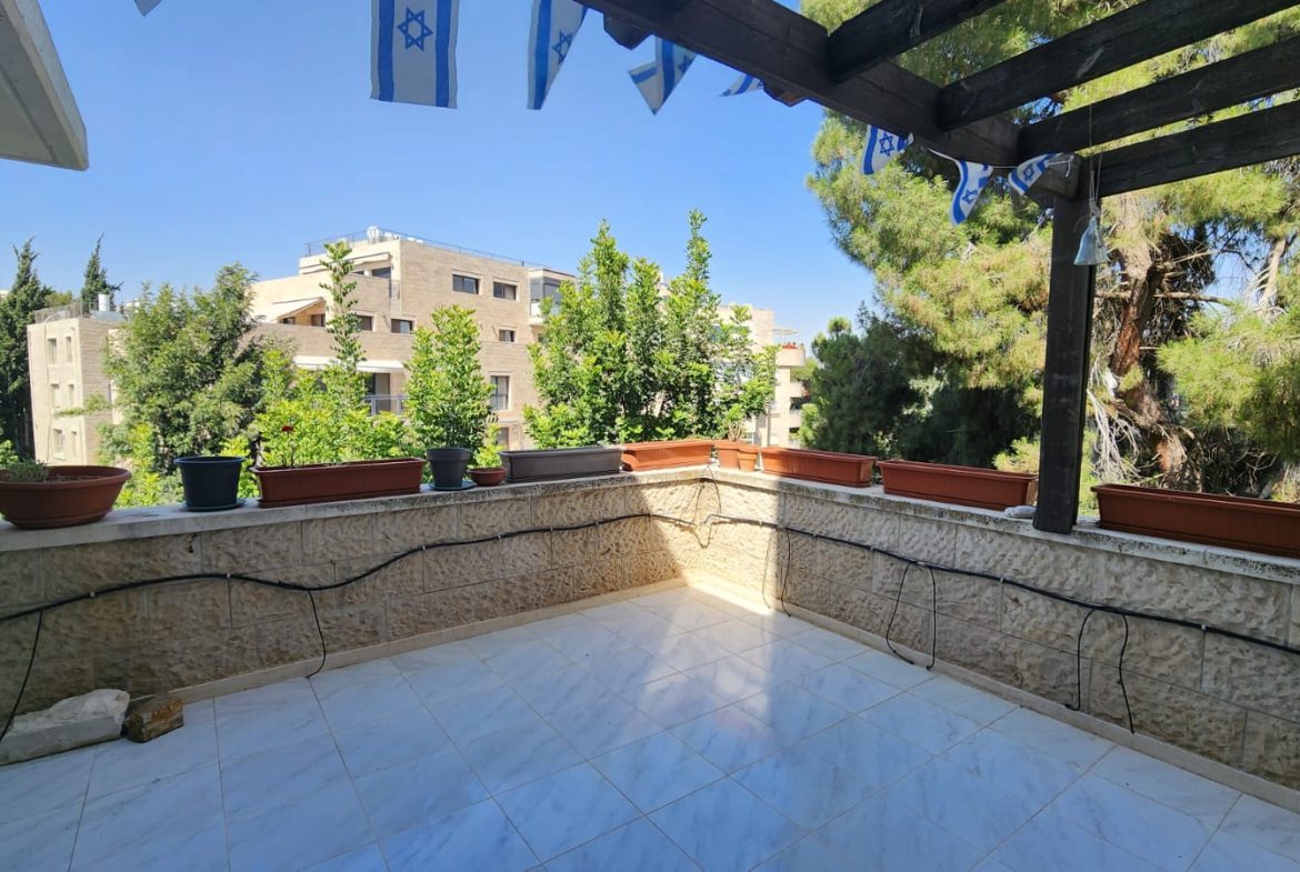 amazing 8 room apartment in Old Katamon, Jerusalem