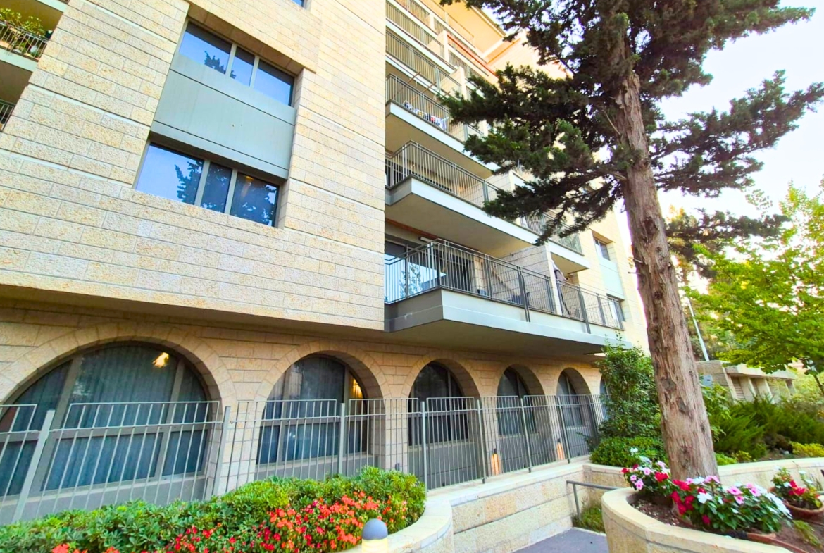 Modern Building | Jerusalem Real Estate