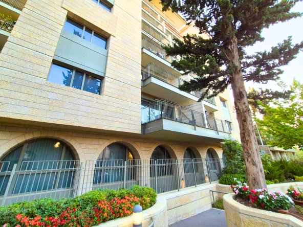 Modern Building | Jerusalem Real Estate